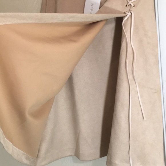 NWT Lucy Paris Beautiful Nude Suede Wrap Skirt!!!✨ - Picture 6 of 9